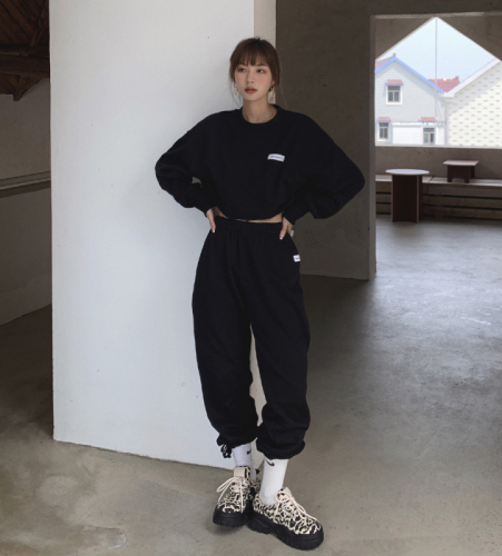 Real shot 2020 spring and autumn winter new short style sweater + corset straight tube pants two piece loose solid color suit for women