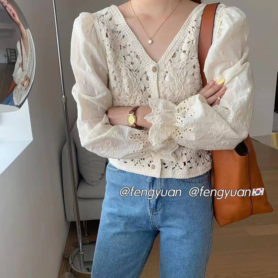 New autumn 2021 French retro hollow out shirt women's design small fragrance long sleeve Knitted Top