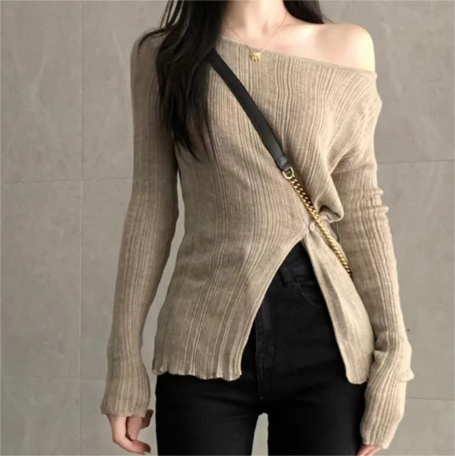 Spring and autumn new solid color sexy one-shoulder design sense of slit waist waist slim khaki knitted top women