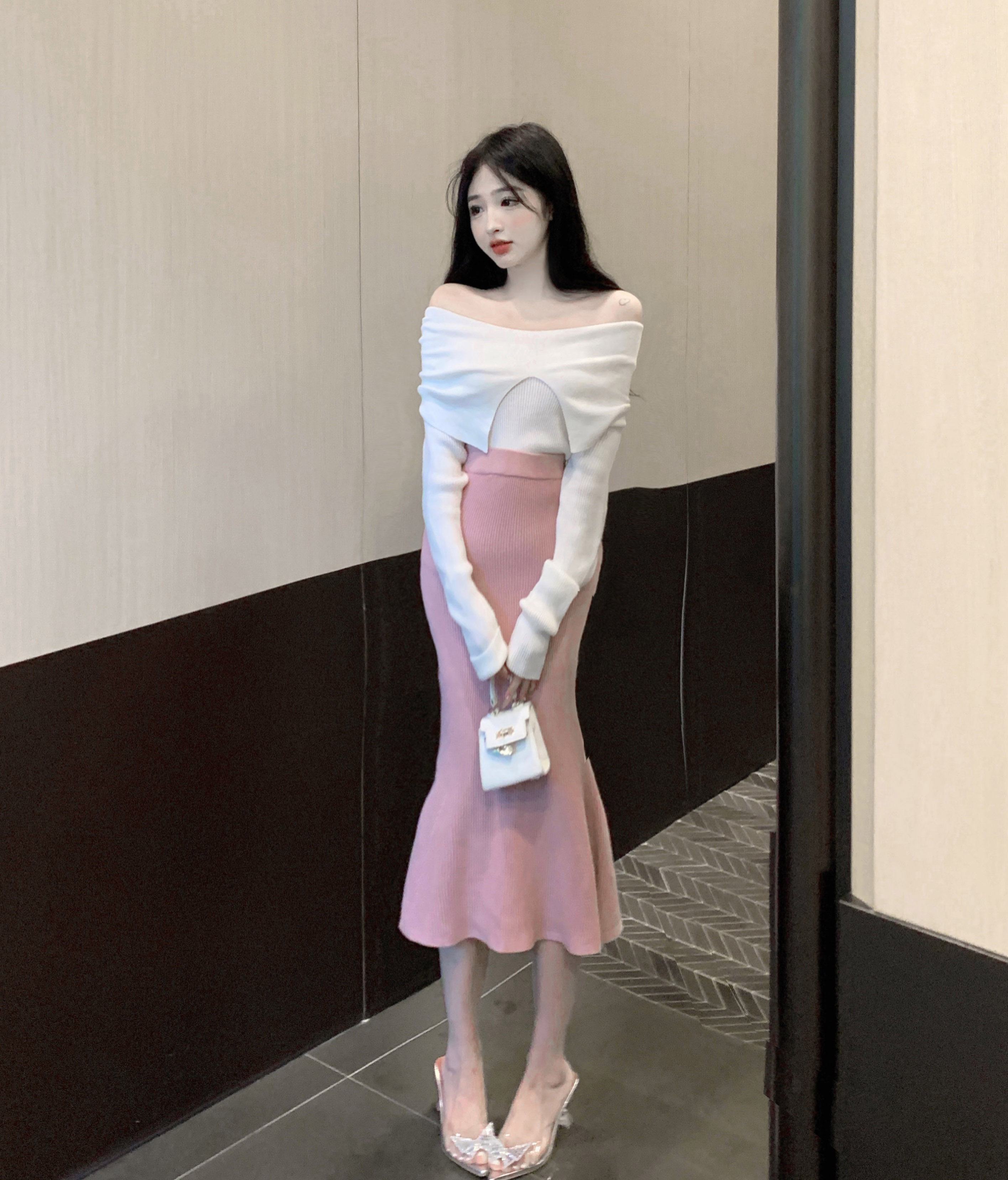 Real price ~ fashionable one-shoulder lapel design long-sleeved knitted top + high-waisted split fishtail skirt