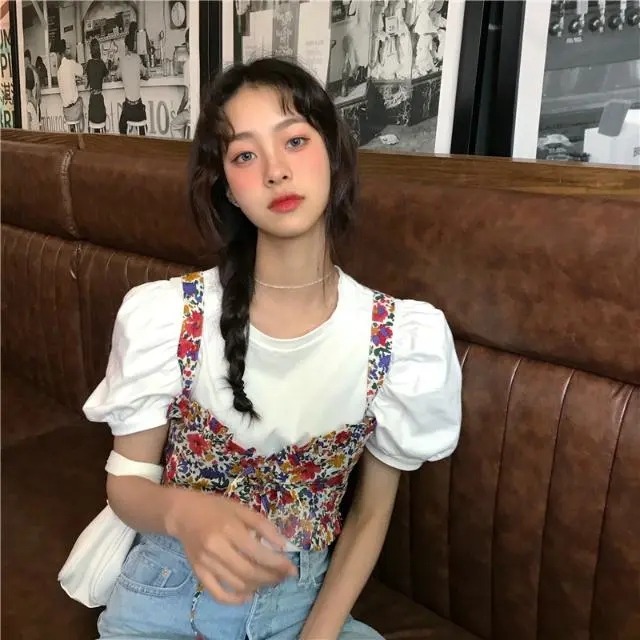 Seoul burst sweet cherry blossom country look ~ Korean campus Girl Bubble Sleeve T-Shirt + lovely broken flower suspender vest