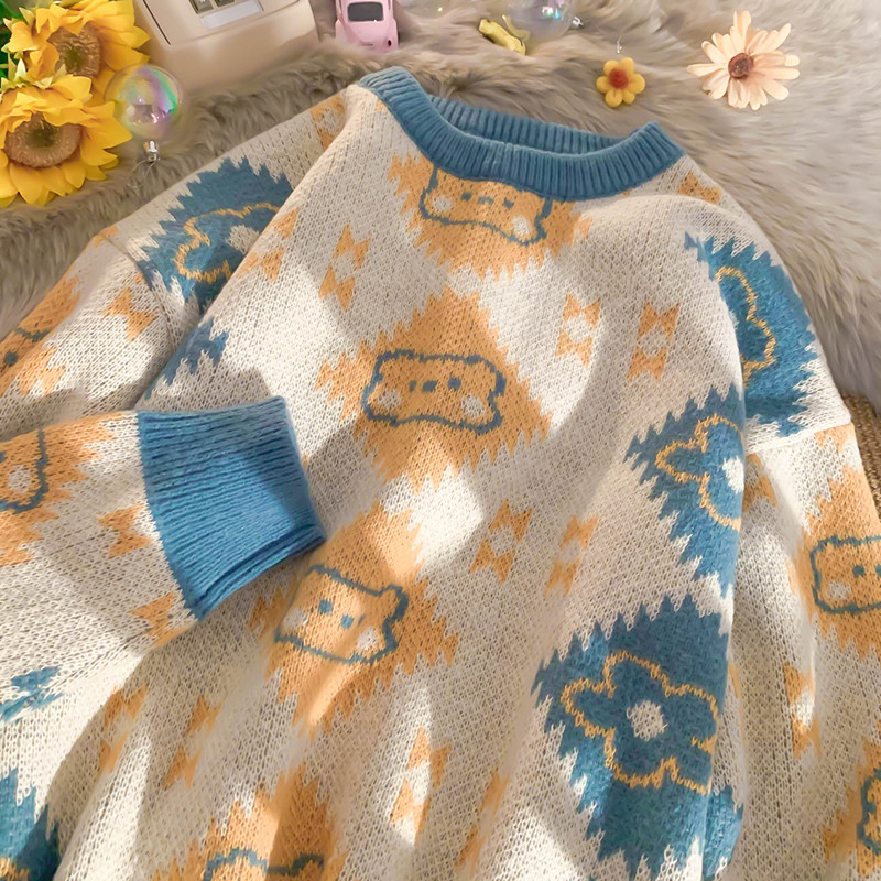 2021 autumn and winter new bear sweater female aging foreign style street explosion design sense of minority simple and sweet knitted coat