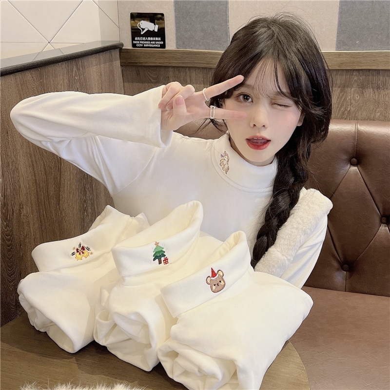 De Rong soft girl style high neck bottomed Shirt Top Women's winter 2021 new Christmas cartoon embroidery T-shirt