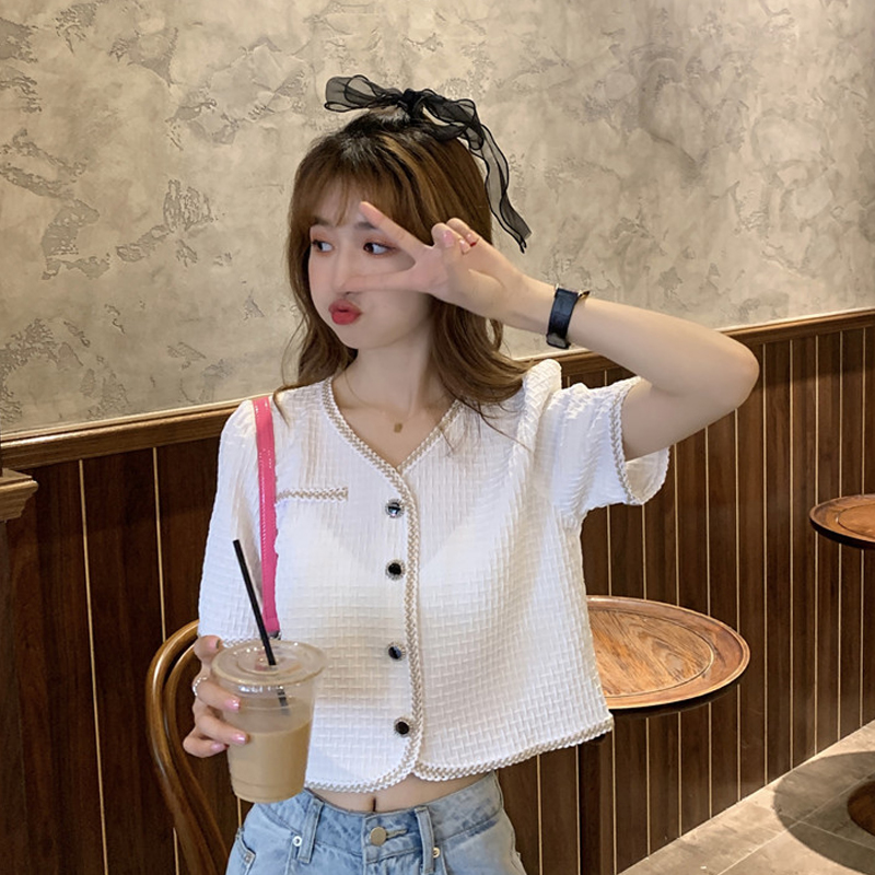 Black short sleeved shirt women's design sense retro Hong Kong flavor summer 2021 new French short style small fragrance clothes