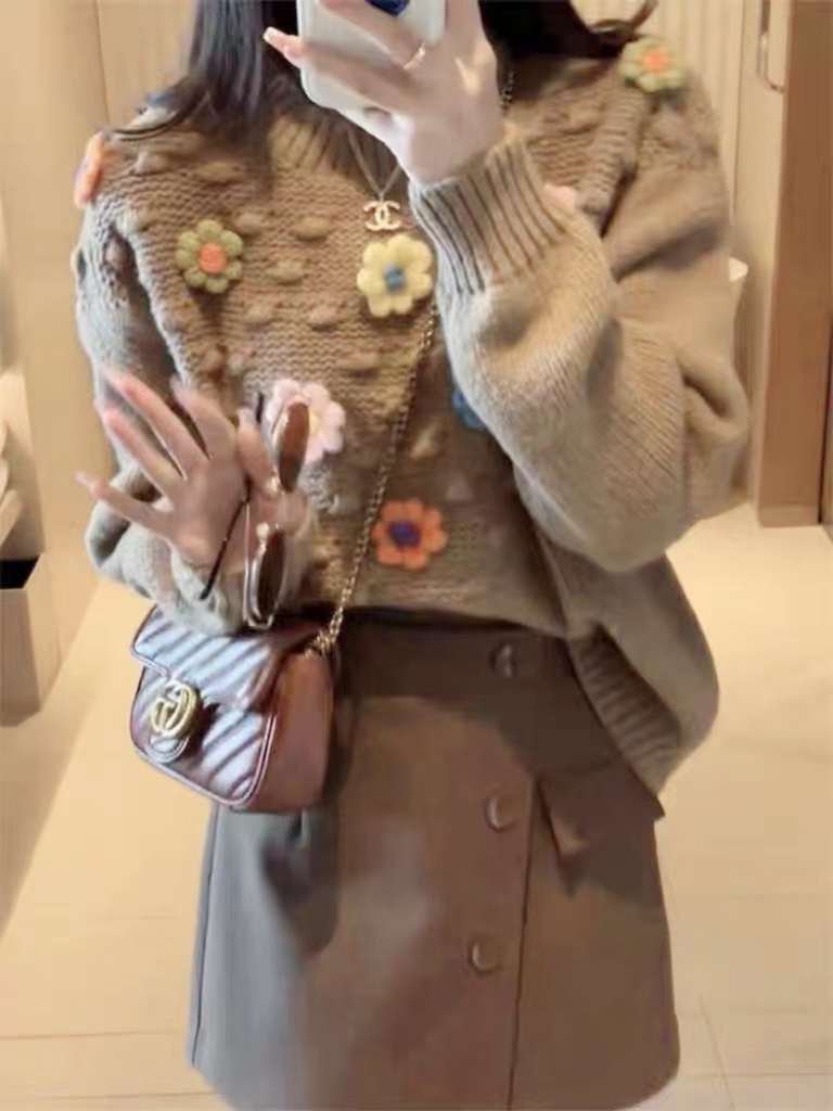 Korean version fashion new heavy industry design sense three-dimensional small flower sweater autumn and winter thickening lazy wind bottoming sweater women