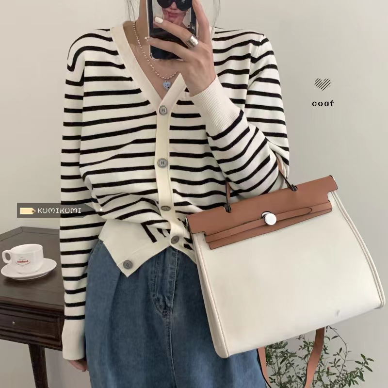 Soft waxy black and white striped knitted sweater top women's autumn and winter gentle style V-neck with long-sleeved sweater and outer jacket