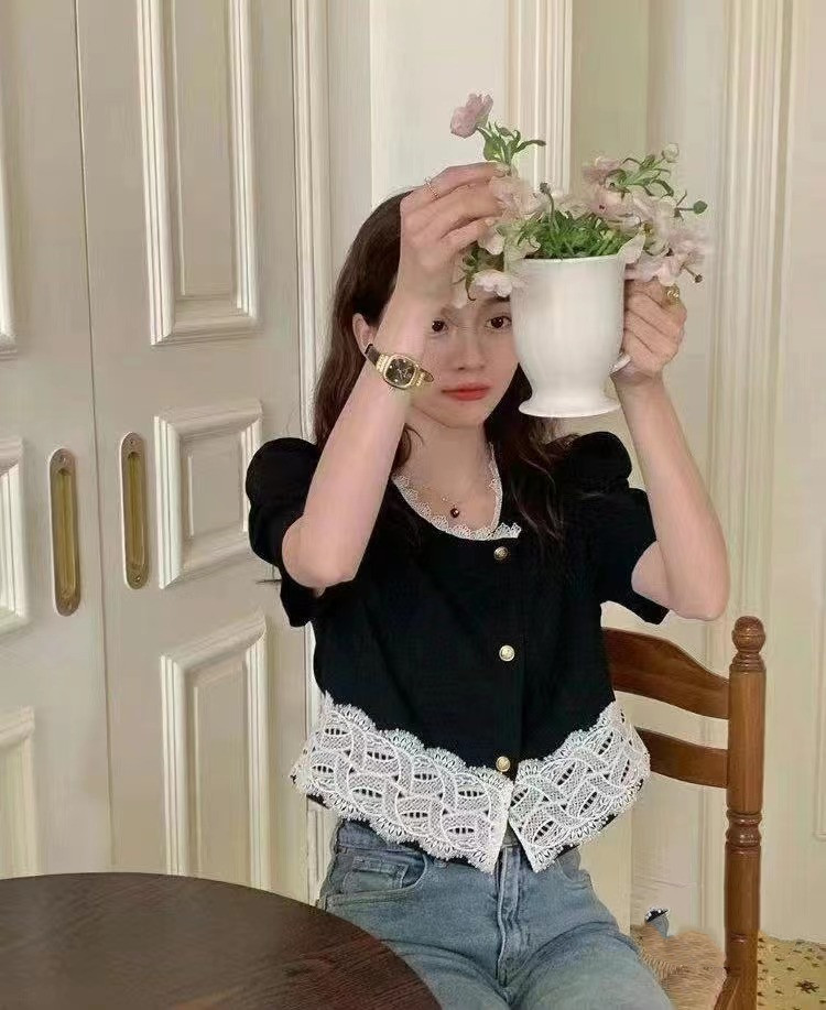 South Korea dongdamen summer small fragrance design sense retro lace edge splicing Shirt Short Fashion Top