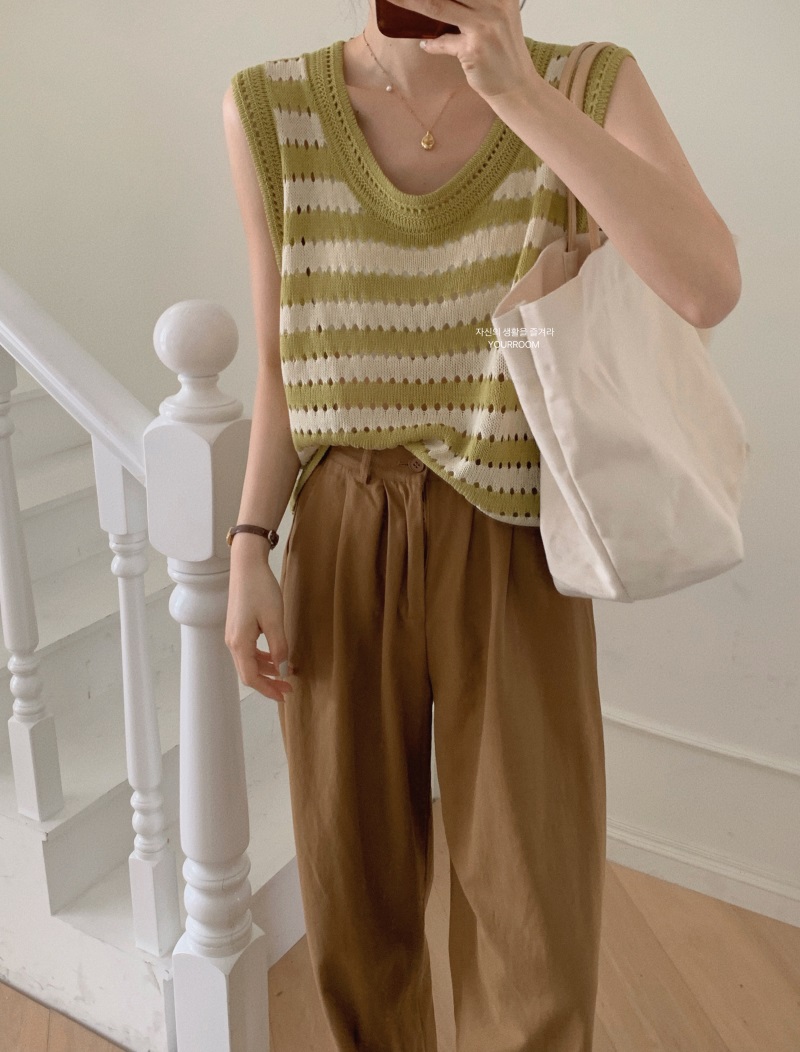 2022 new Korean version of contrast striped knitted vest niche design short condole strap jacket women