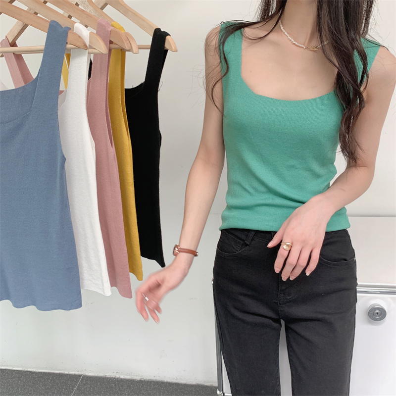 Real shooting in summer, Korean version, solid color, short style, built-in vest, knitwear, female bottomed shirt, student small suspender top, worn outside
