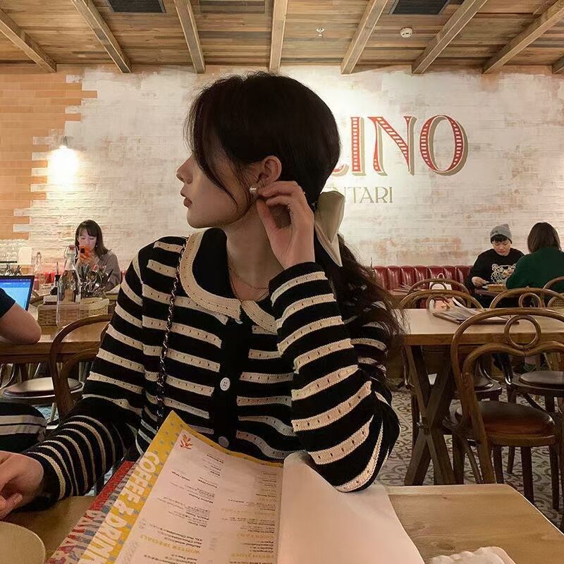 Striped long-sleeved knitted cardigan women's early autumn design niche sweater jacket unique unique loose short top