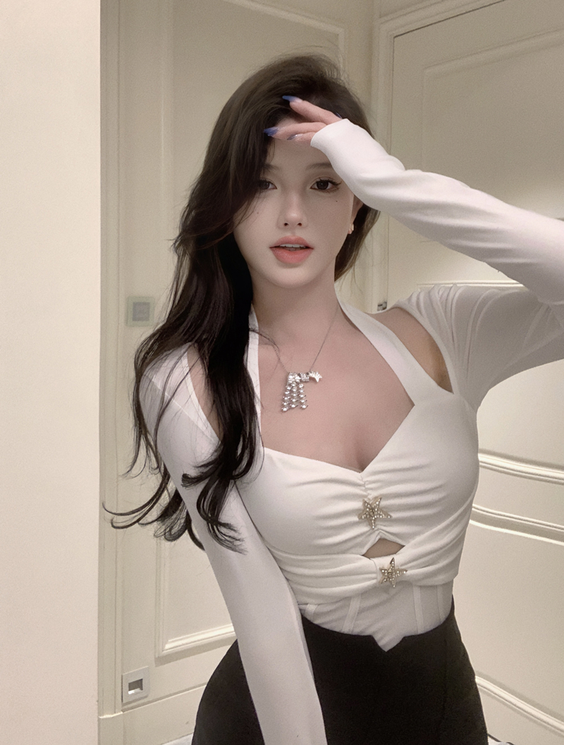 Real price real shot Seoul igStar super whine artistic fishbone hollow diamond decoration hanging neck small top