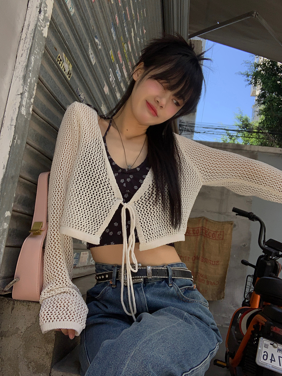 Xiaoxian Nizi sunscreen cardigan women's summer thin short hollowed out blouse with spicy girl's Cashmere Knit Top