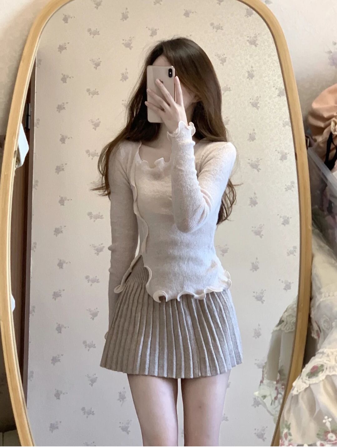 Early autumn small fragrance top women's 2021 new irregular design sense of minority temperament autumn sweater