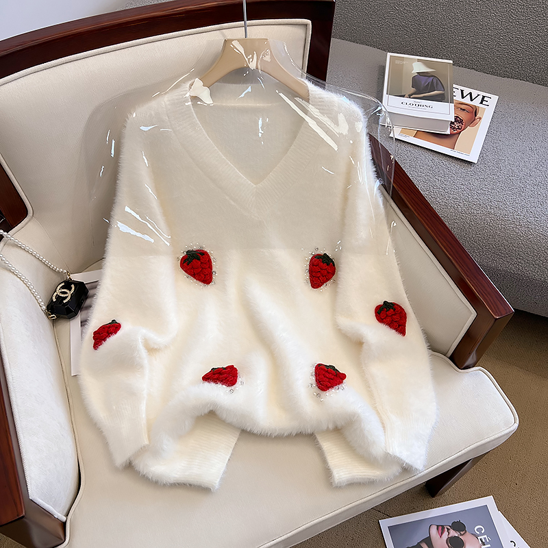 Real shot South Korea's Dongdaemun GLYP net red live broadcast Xiaohongshu hand-made beads imitation mink V-neck strawberry sweater women