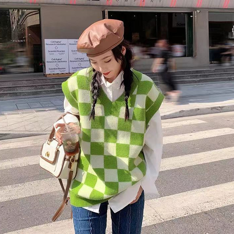 Black and white checkerboard knitted vest women's new loose and versatile sweater coat in early autumn 2021