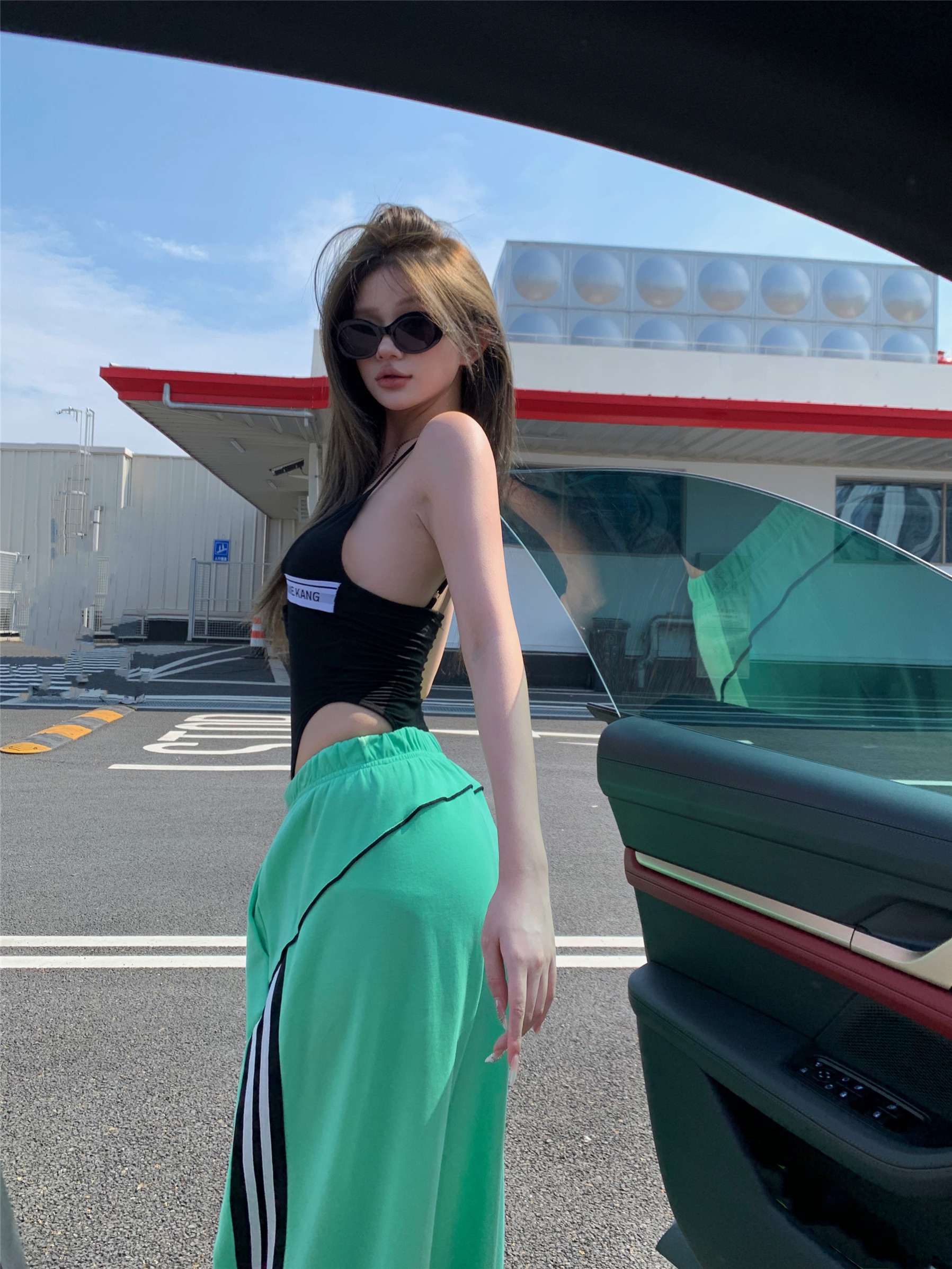 Real shot!  Hot girl exposed waist camisole female cool loose wide leg sports pants casual pants trousers suit