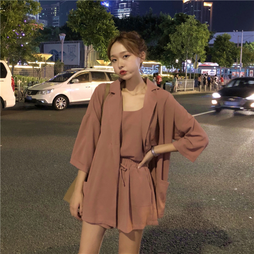 Net red three piece suit women's early spring 2020 new loose coat suspender vest high waist casual wide leg short pants