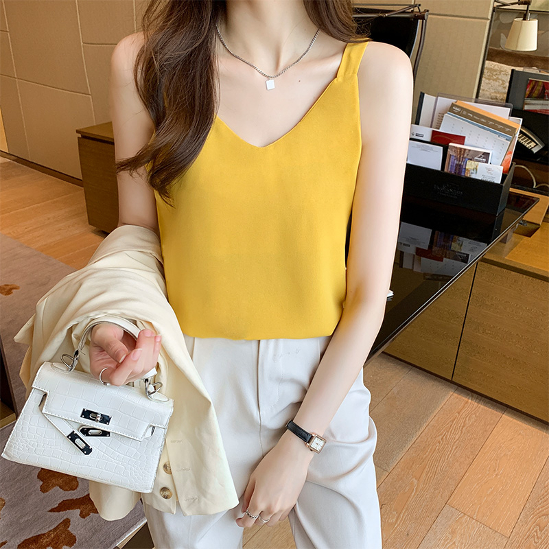 Real time small V-neck suspender tank top for women's summer new sleeveless loose and versatile small crowd design sense top trend