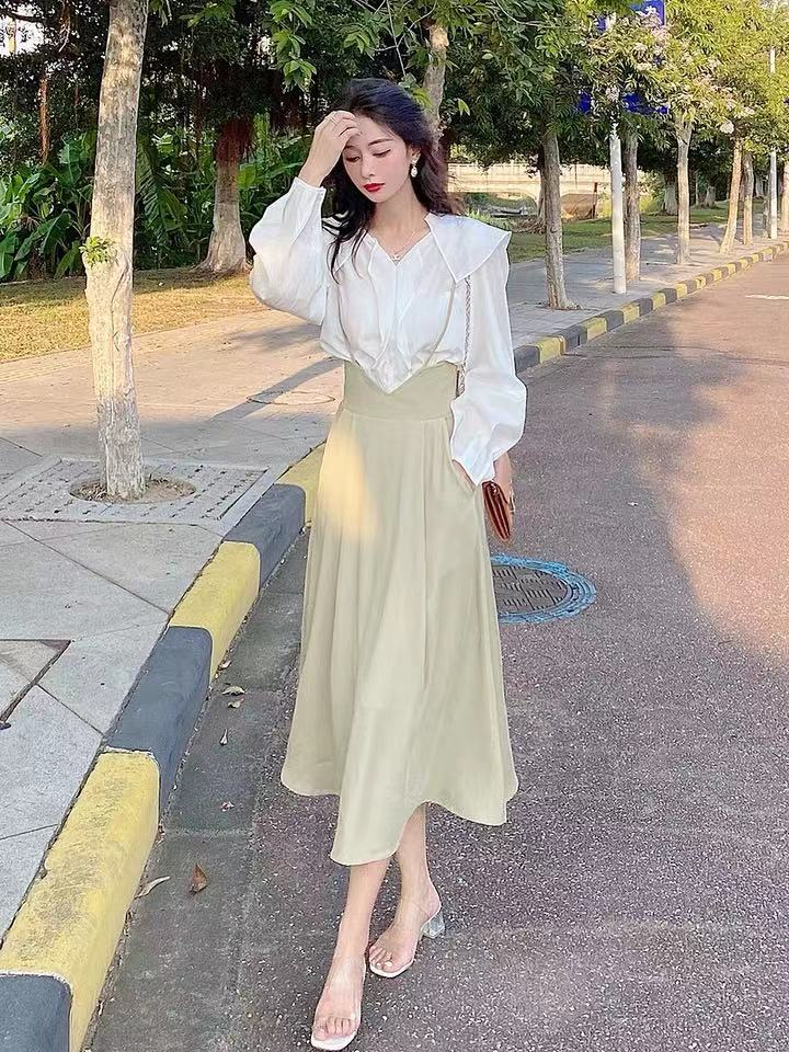 A large number of 2023 early autumn new dresses age-reducing baby doll shirt two-piece suit small fragrant wind shirt suspenders skirt