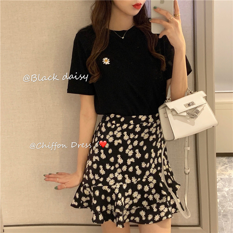 Summer wear net red salt fried Street T-shirt floral skirt suit age reduction skirt two piece suit foreign style