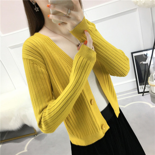 Spring and autumn 2020 new knitwear women's cardigan butter fruit green short style with loose shawl air conditioner jacket
