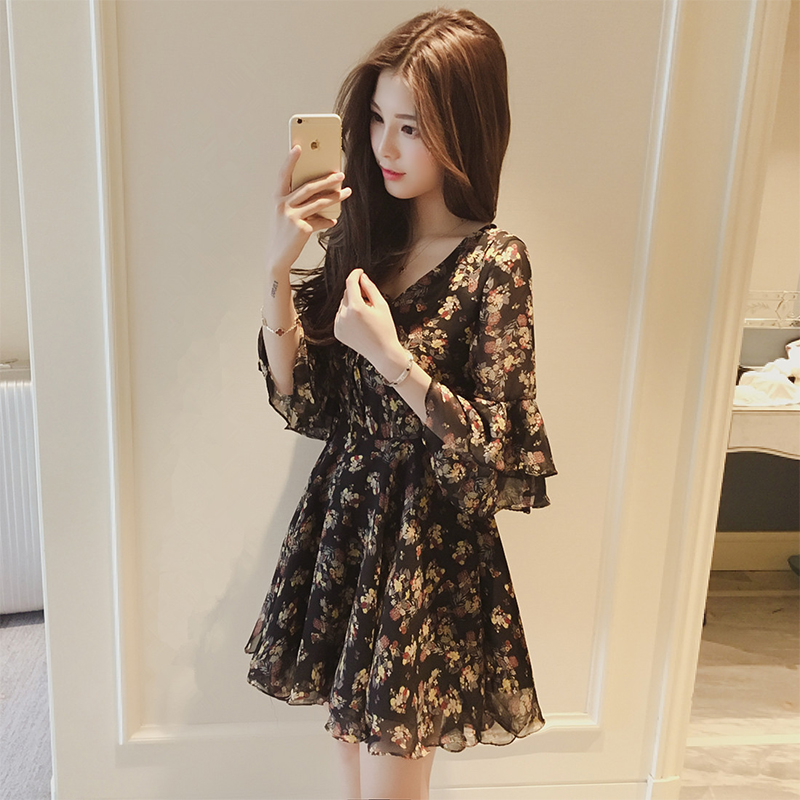 Beach skirt female small, slim, super short, waist collection, seaside holiday, Korean version, Thailand Chiffon Floral Dress