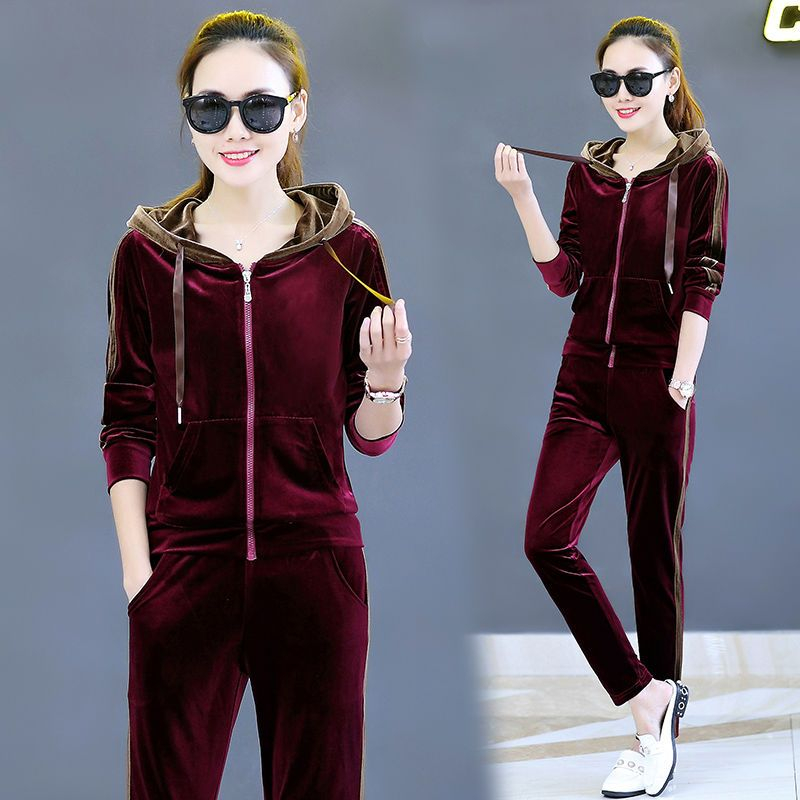 Gold velvet casual sportswear suit female 2022 spring and autumn new mother's clothing hooded fashion two-piece set