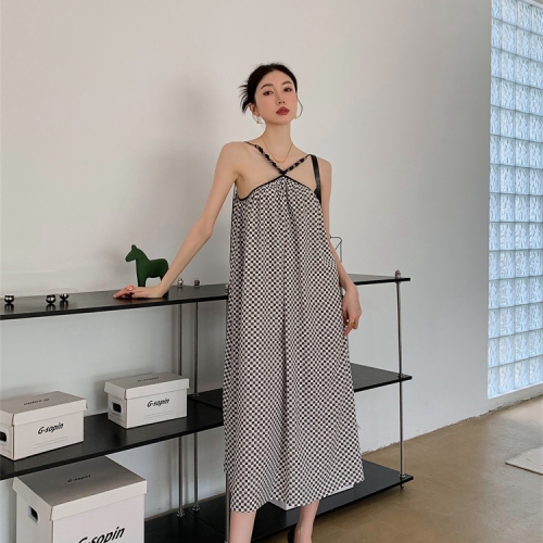 Independent design beaded woven halter neck holiday dress black and white checkerboard long skirt summer new 2023 women's clothing