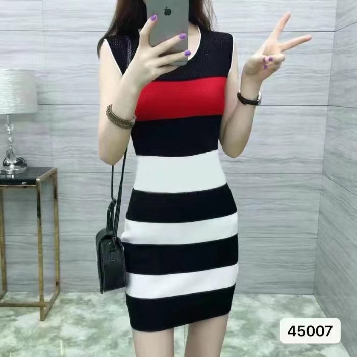 2022 summer new ice silk new slim fit sleeveless knitted contrast multi panel hip Dress Medium Length