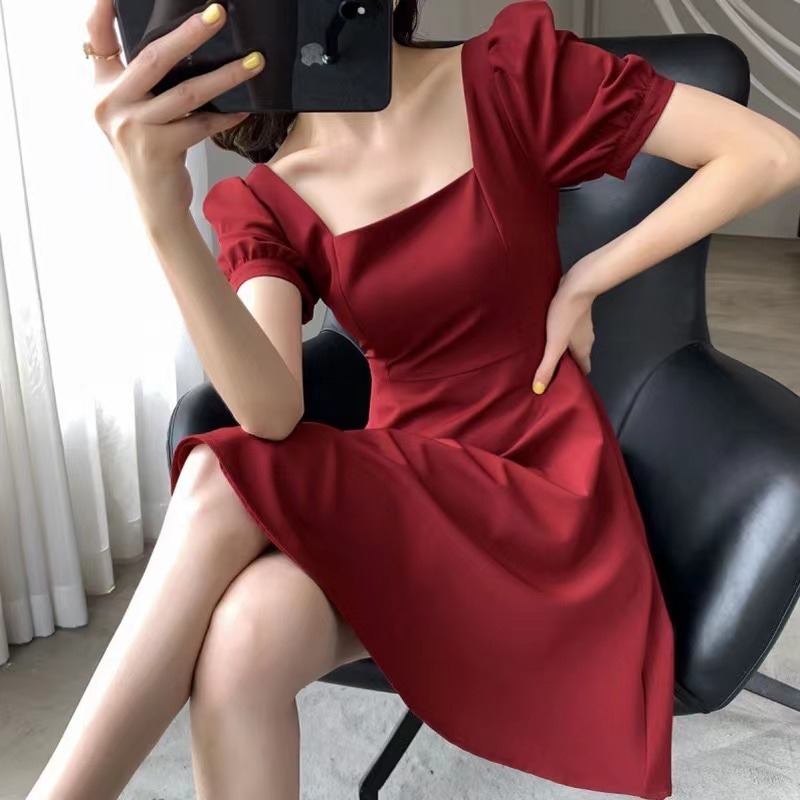 Red dress 2022 new summer dress Vintage Hepburn style waist slim square collar gas goddess style medium dress