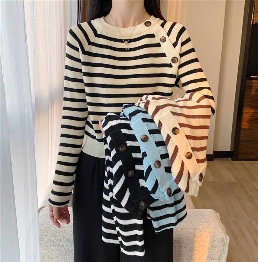 Real shooting autumn and winter retro simple button stripe contrast color design sense sweater slim top