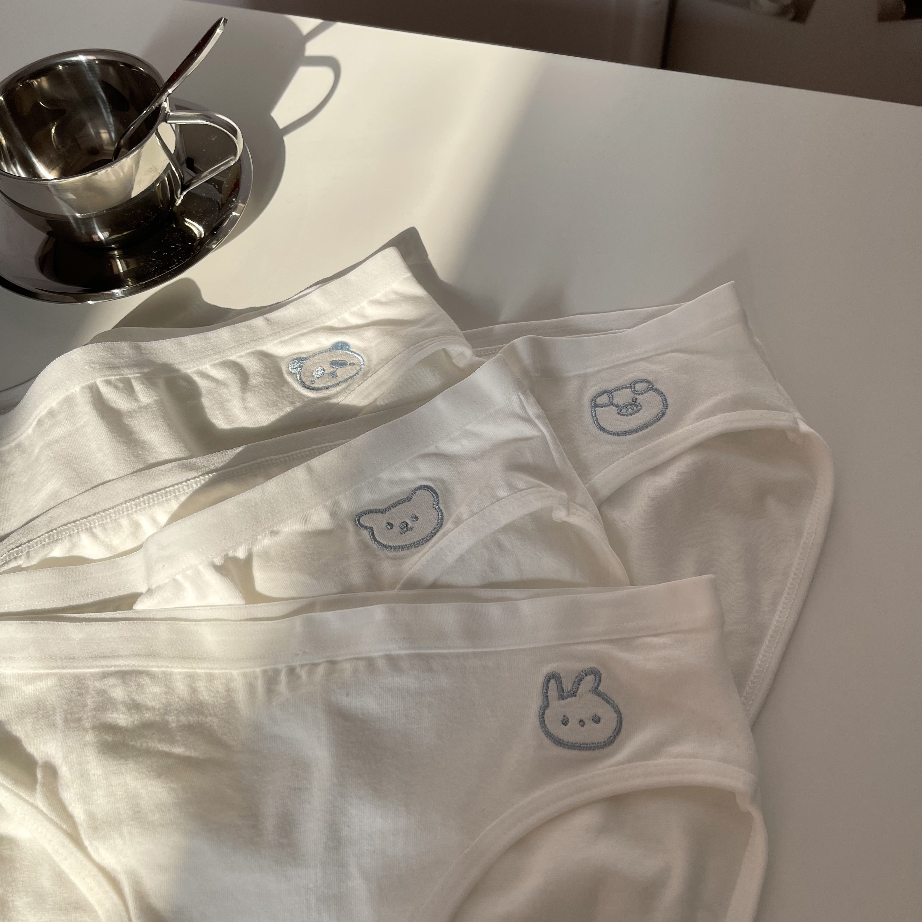 Real price 4 pairs of white underwear female cute cartoon middle waist Japanese student girl bottomed briefs