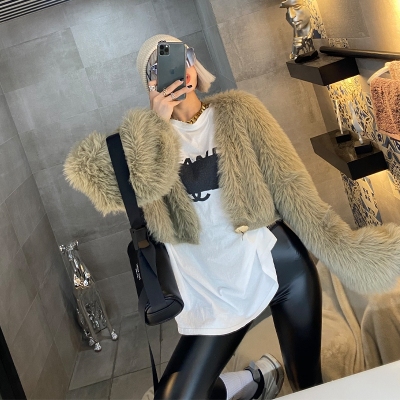 2021 Korean autumn women's loose casual casual casual short cardigan top long sleeved Plush sweater coat
