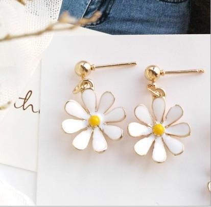 2020 new Korean small fresh daisy flower short earrings earrings manufacturers wholesale jewelry earrings