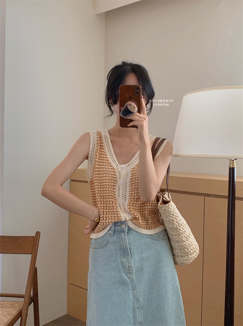 Korean chic color contrast V-neck hollow knitted net red vest with a cardigan and a short top for women