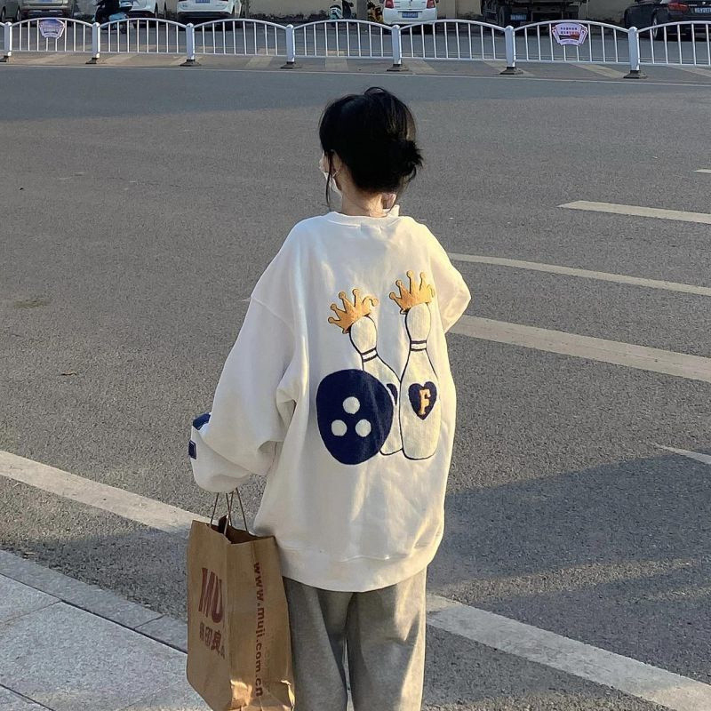 2022 new long-sleeved tops, lazy style, loose white plus velvet thick sweater women's autumn and winter Korean style autumn clothes