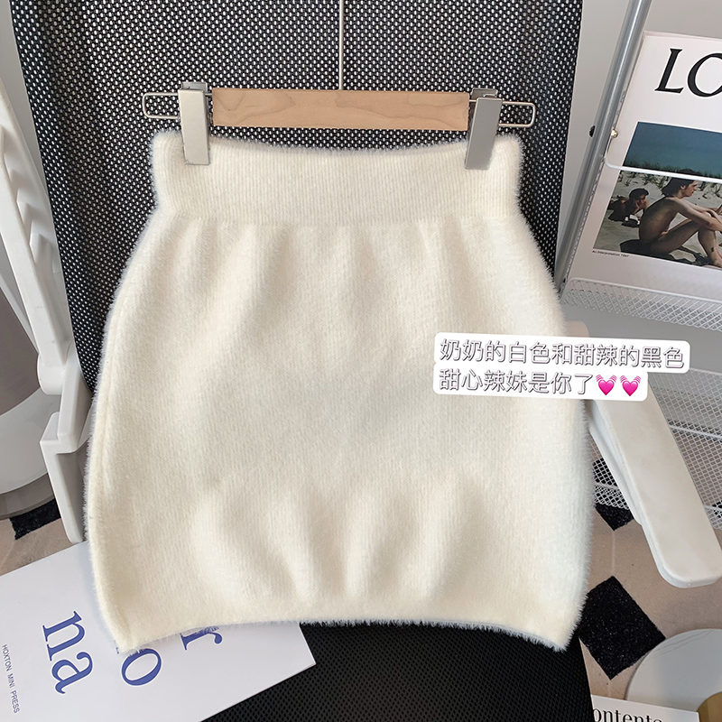 Design sense niche solid color plush skirt women's 2022 spring new soft waxy all-match high waist bag hip skirt