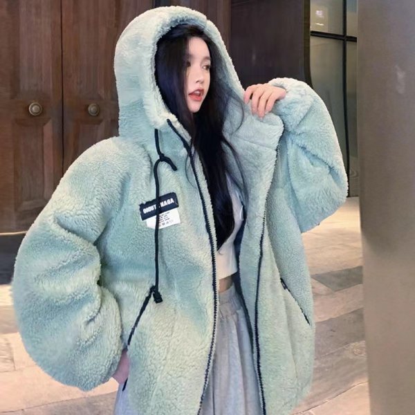 Green hooded lamb wool coat for women in autumn and winter