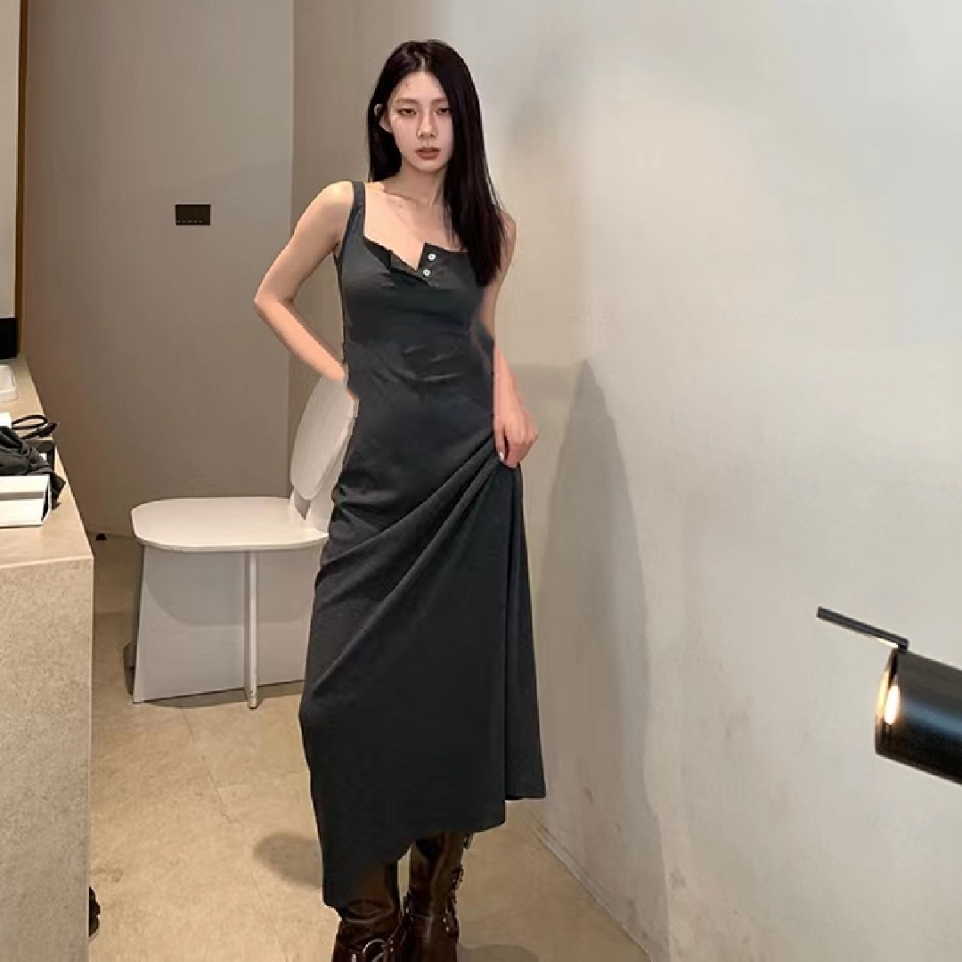 Black knitted camisole skirt female 2023 spring new temperament design high-end dress