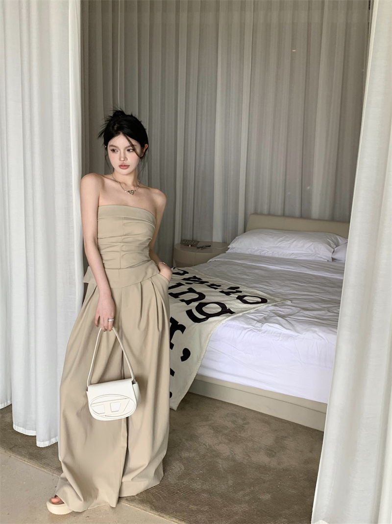 Real price real shot design sense niche high-end hot girl wrinkled waist tube top + casual floor mopping wide-leg pants two-piece set