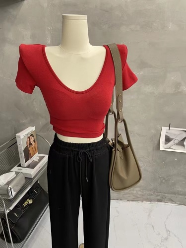 Chao is easy to wear~Pure color low-cut deep V-neck shoulder pad top women's short-sleeved T-shirt slim-fit short section navel bottoming shirt trendy