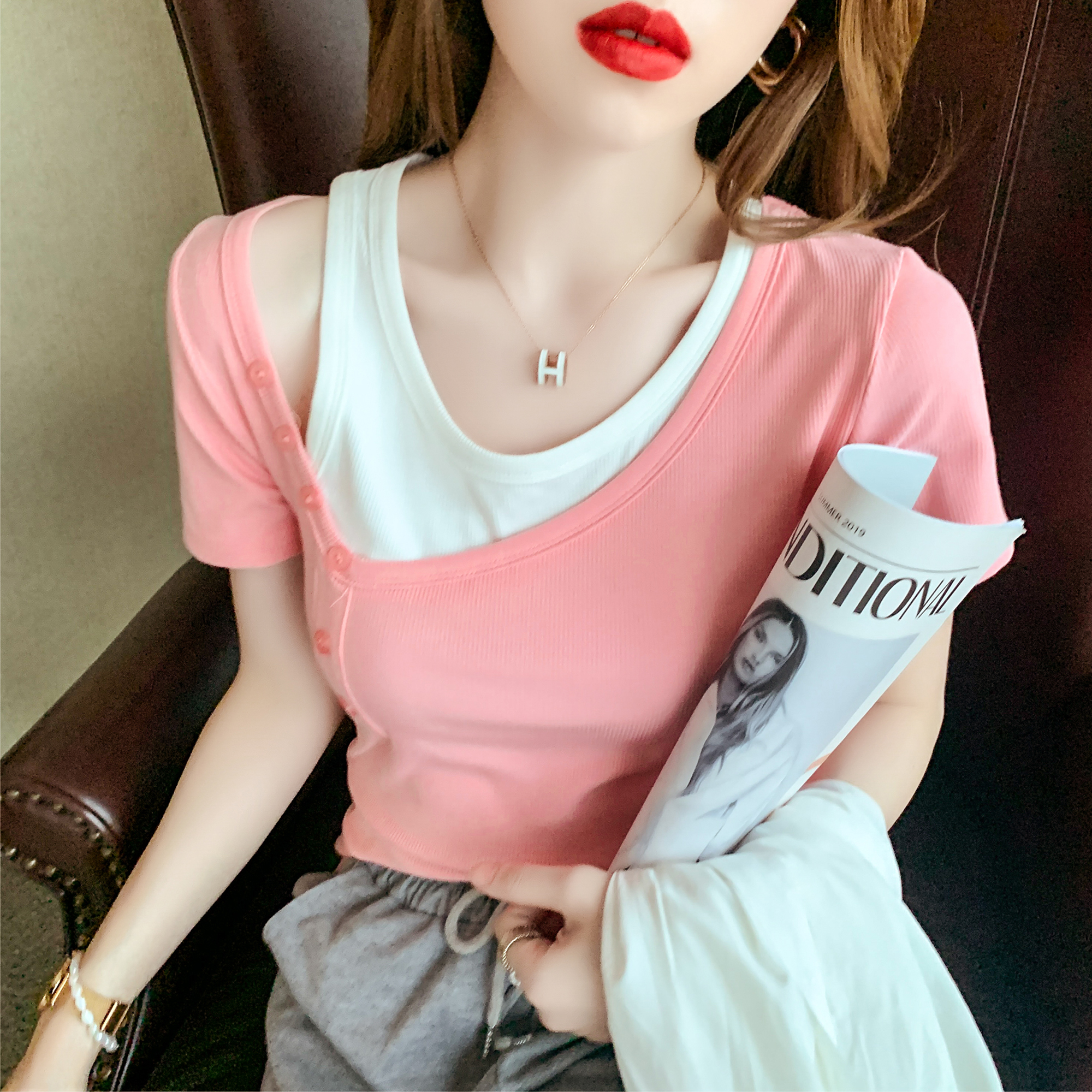 Real color contrast short sleeve T-shirt women's sense of design niche 2021 summer new fake two pieces of taro purple short sleeve top