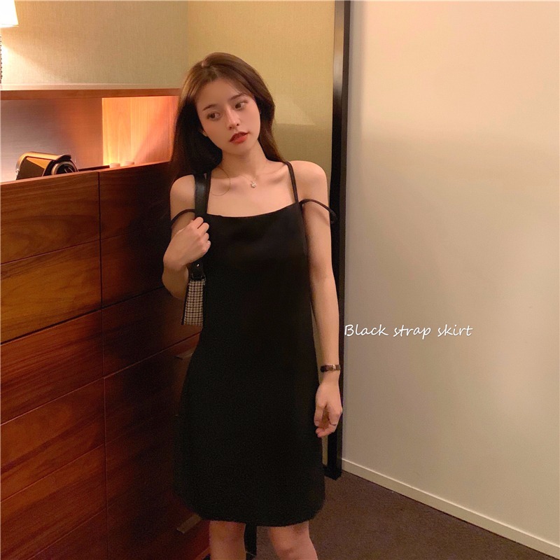 Real shot small black dress with suspender skirt inside Hepburn style black dress female design sense of care machine