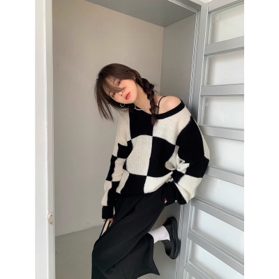 Ann wine month early autumn new chessboard check round neck sweater women's loose outer wear design sense minority lazy style sweater
