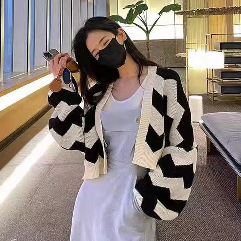 Korea dongdamen 2022 autumn winter new Korean style casual loose stripe short Sweater Jacket Women's knitted cardigan
