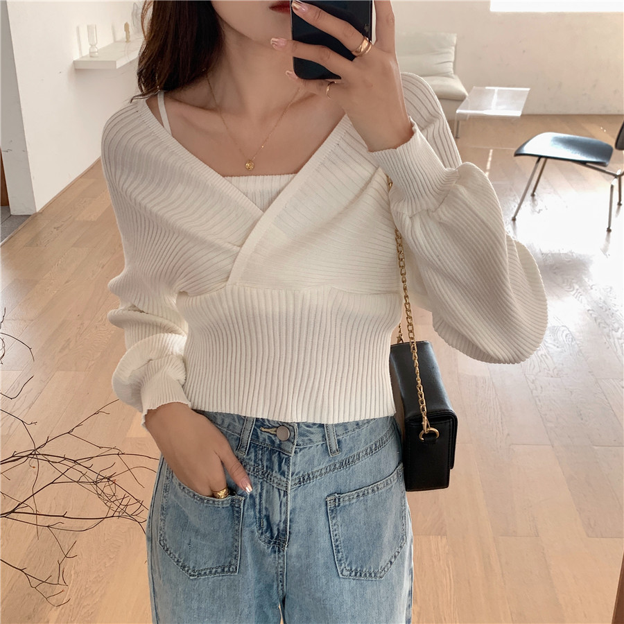 Real shooting, real price, autumn and winter new Korean version, design sense, minority vacation, two-piece square collar bubble sleeves, wearing a sweater outside