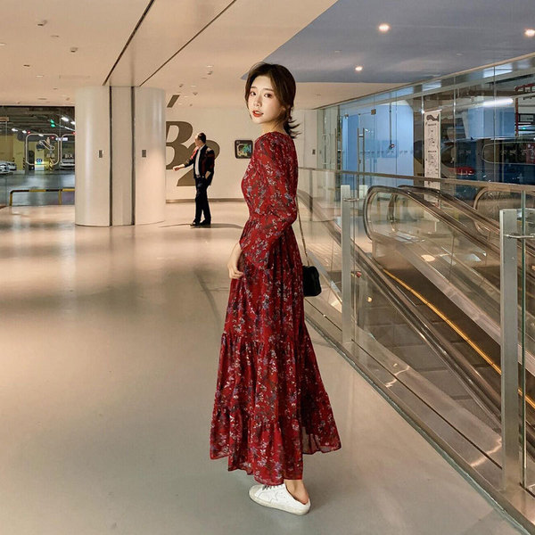Long skirt sleeves close waist show thin skirt bottoming high waist broken flower V-neck Jumpsuit long skirt popular over knee spring and autumn winter new style