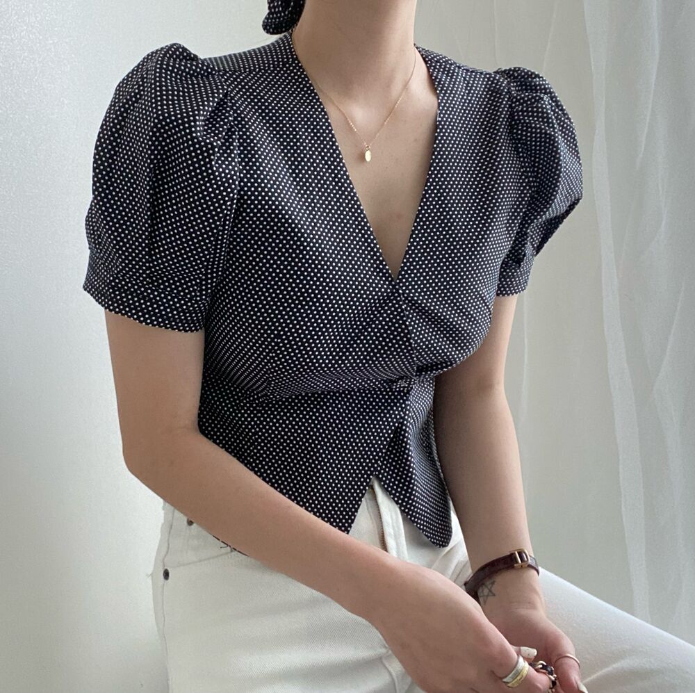 Korean chic summer new French simple V-neck wave point bubble sleeve short shirt
