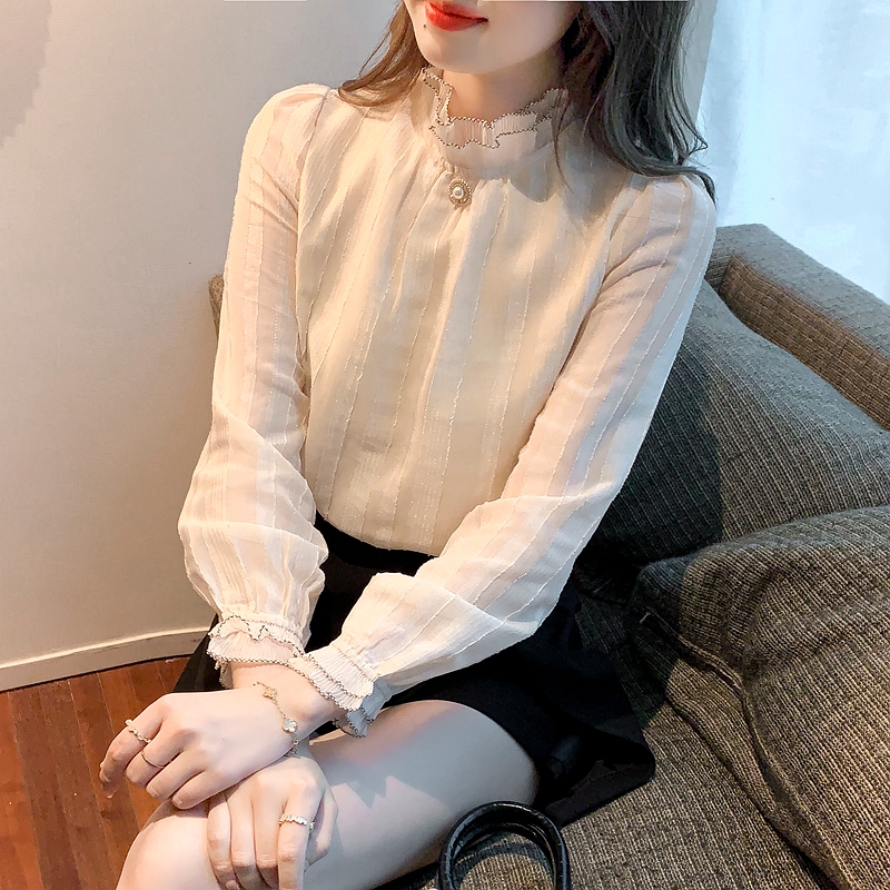 Lace bottomed shirt women's dress 2022 new fashion spring foreign style inner top European chiffon shirt