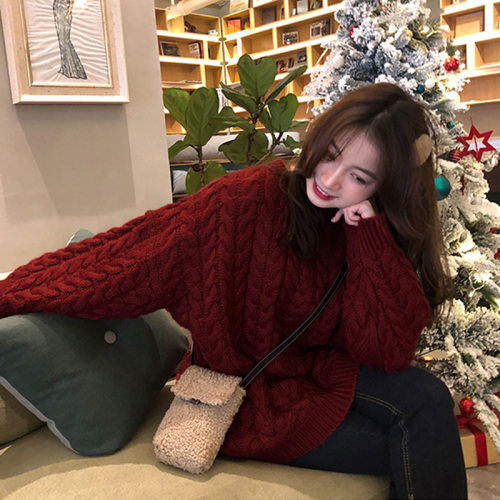 Chelizi red twist sweater for female students in autumn and winter, loose retro round neck, medium and long knitted outer wear